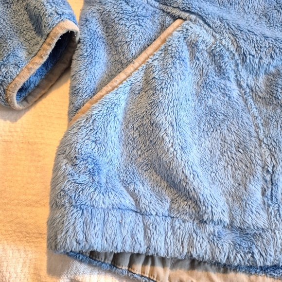 North Face girls XL Blue & gray fuzzy full zip up sweater, GUC name on inside - Picture 2 of 9